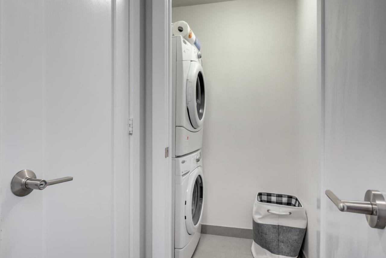 Luxury Adventure Cn Tower/Mtcc/Scotiabank Arena Apartment Toronto Bagian luar foto