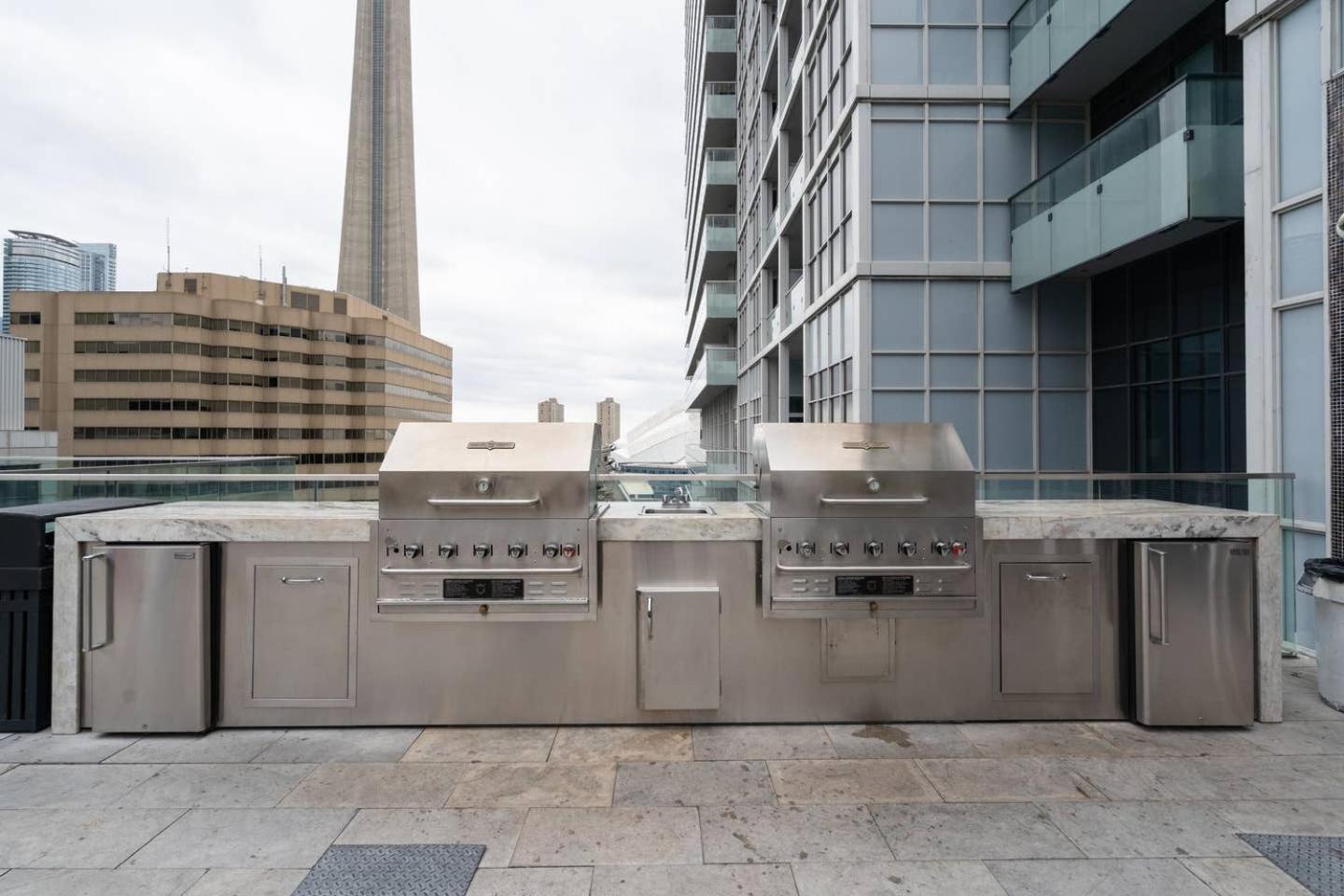 Luxury Adventure Cn Tower/Mtcc/Scotiabank Arena Apartment Toronto Bagian luar foto